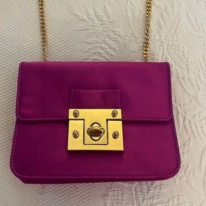 Cute purple bag with gold chain